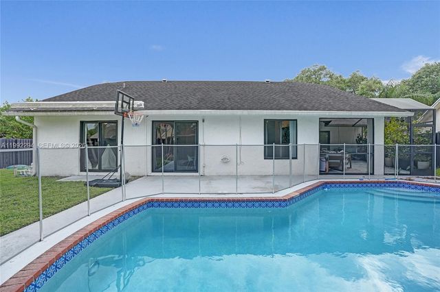 5790 SW 88th Ave, Cooper City, FL 33328