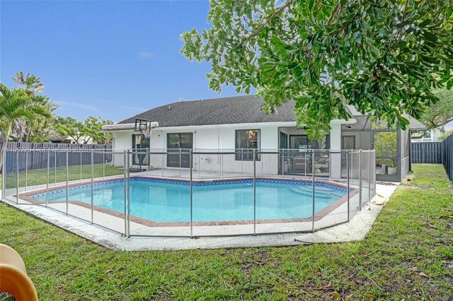 5790 SW 88th Ave, Cooper City, FL 33328