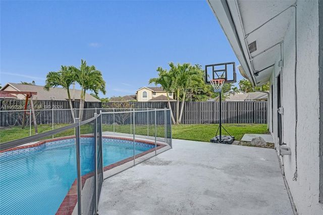 5790 SW 88th Ave, Cooper City, FL 33328