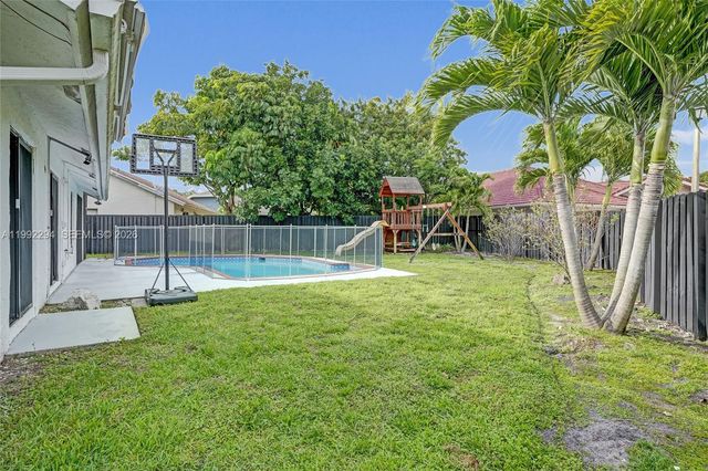 5790 SW 88th Ave, Cooper City, FL 33328