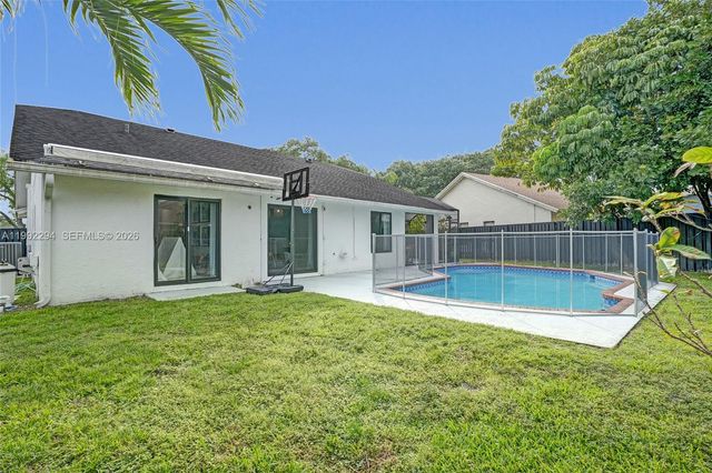 5790 SW 88th Ave, Cooper City, FL 33328