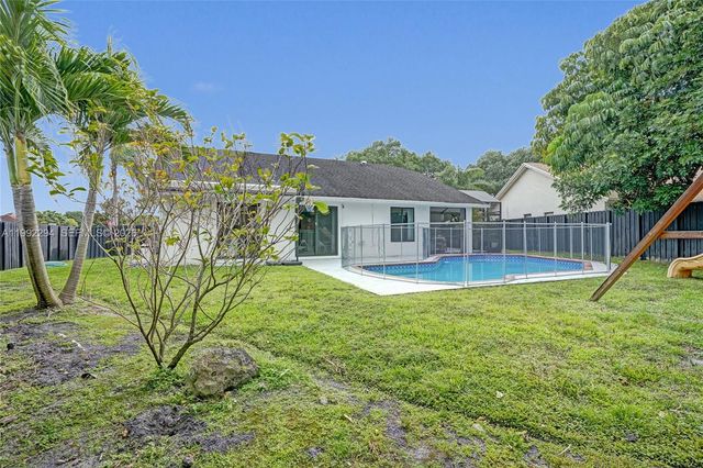 5790 SW 88th Ave, Cooper City, FL 33328