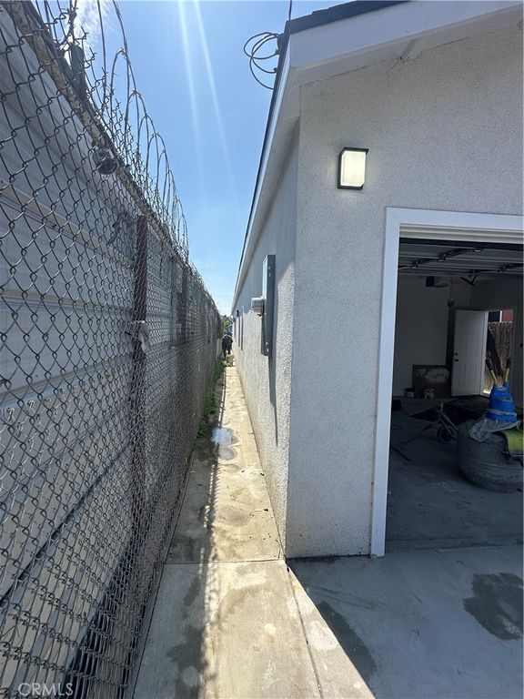 Image 14 of property listing at 2411 E 113th, Los Angeles, CA 90059