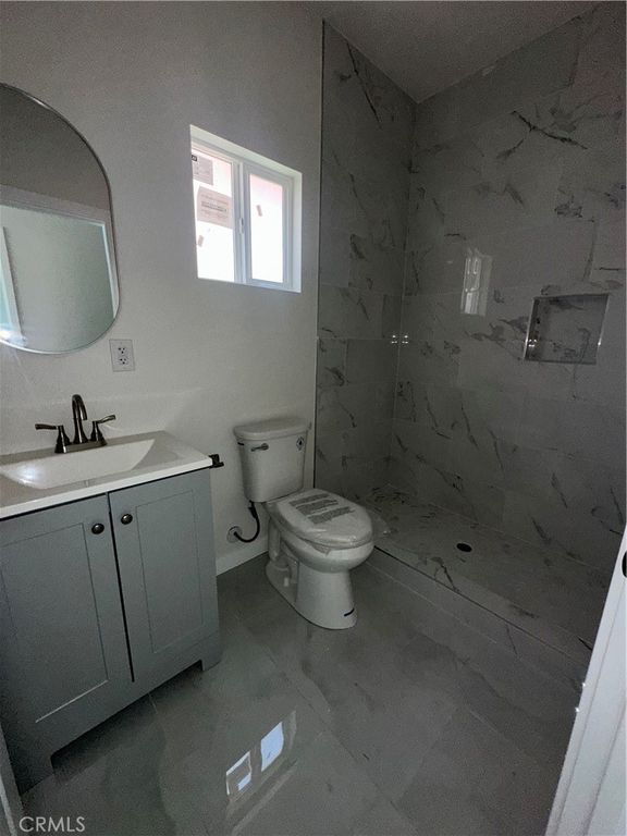 Image 7 of property listing at 2411 E 113th, Los Angeles, CA 90059