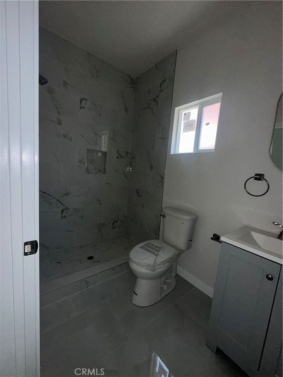 Image 8 of property listing at 2411 E 113th, Los Angeles, CA 90059