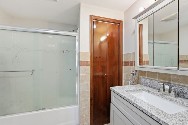 6 Harrington Way, Worcester, MA 01604