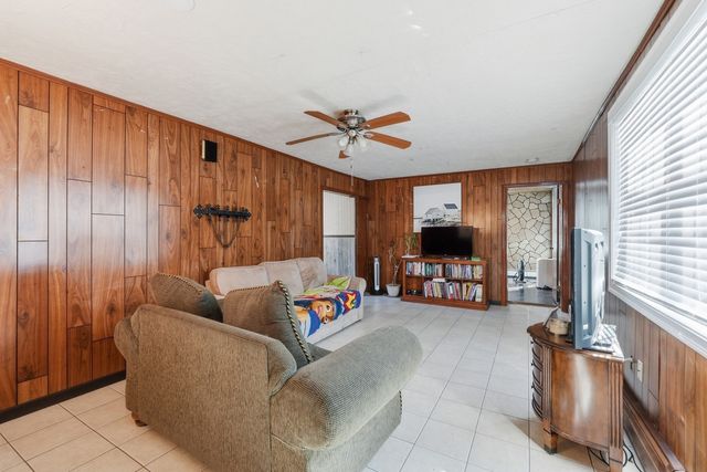 6 Harrington Way, Worcester, MA 01604