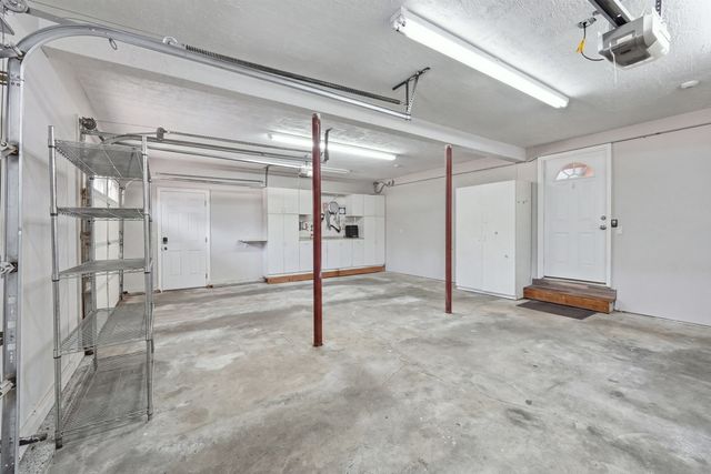 6 Harrington Way, Worcester, MA 01604