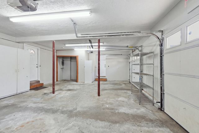 6 Harrington Way, Worcester, MA 01604