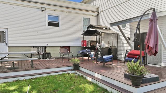 6 Harrington Way, Worcester, MA 01604