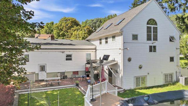 6 Harrington Way, Worcester, MA 01604