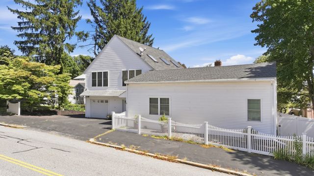 6 Harrington Way, Worcester, MA 01604