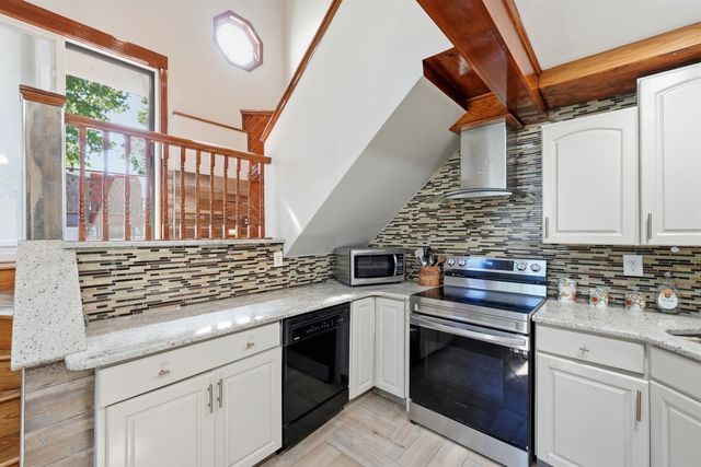 6 Harrington Way, Worcester, MA 01604