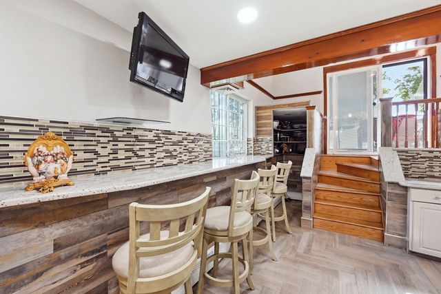 6 Harrington Way, Worcester, MA 01604