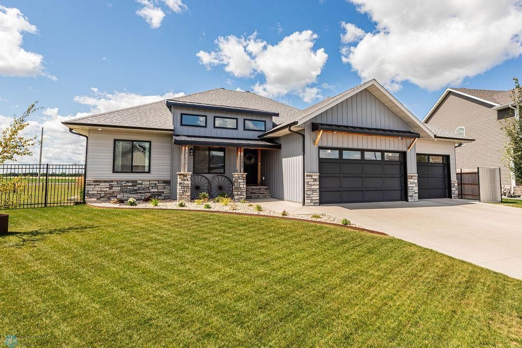 1596 75th Avenue S, Fargo, ND 58104