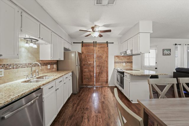 2917 Highgate Lane, Bedford, TX 76021