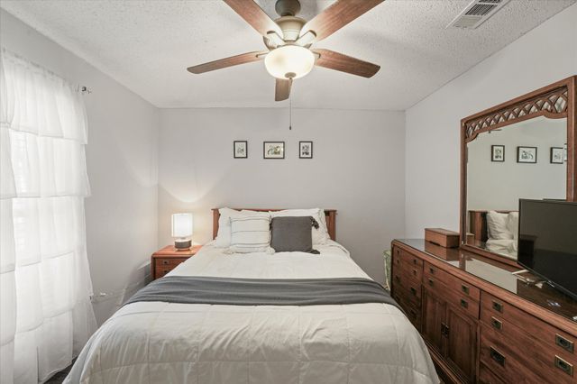 2917 Highgate Lane, Bedford, TX 76021