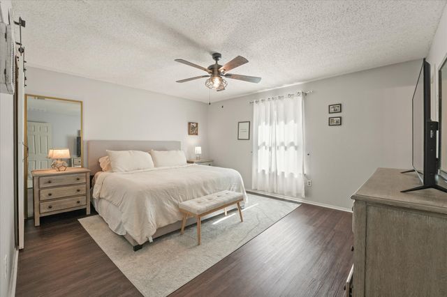 2917 Highgate Lane, Bedford, TX 76021