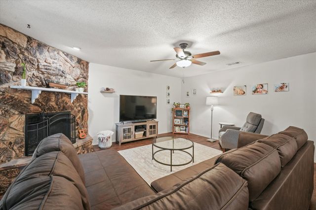 2917 Highgate Lane, Bedford, TX 76021