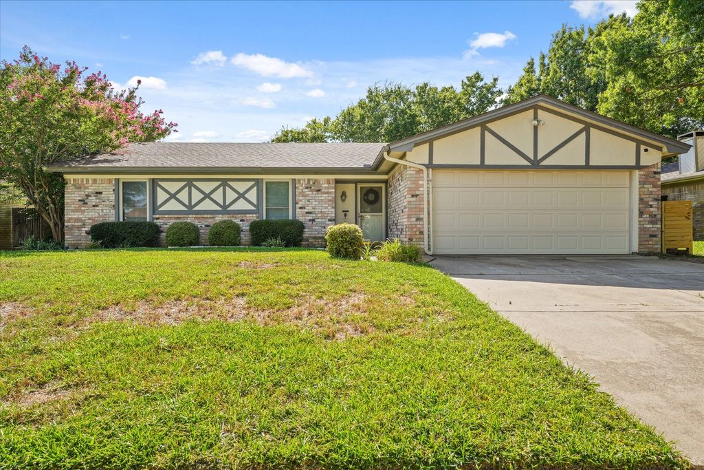 2917 Highgate Lane, Bedford, TX 76021