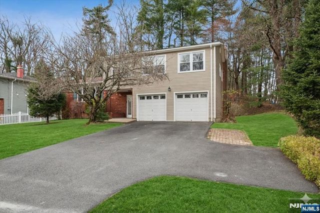 61 N Hillside Avenue, Roxbury Township, NJ 07876