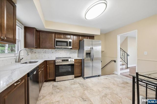 61 N Hillside Avenue, Roxbury Township, NJ 07876