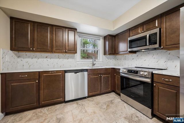 61 N Hillside Avenue, Roxbury Township, NJ 07876