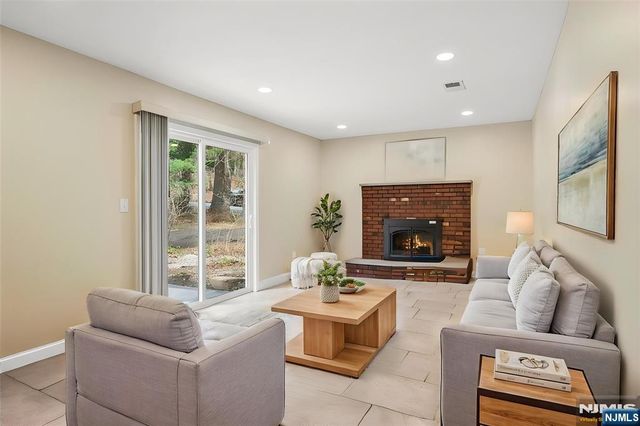 61 N Hillside Avenue, Roxbury Township, NJ 07876
