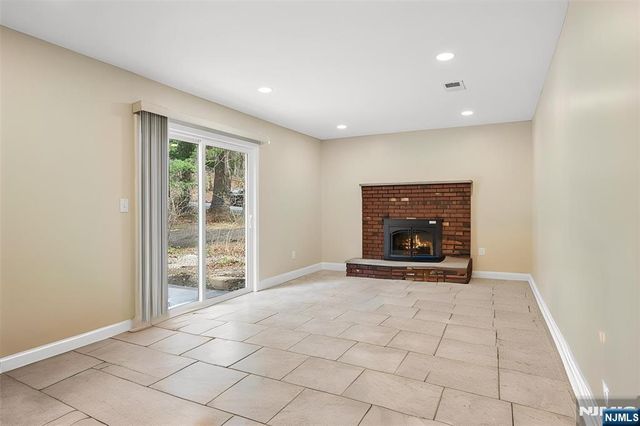61 N Hillside Avenue, Roxbury Township, NJ 07876
