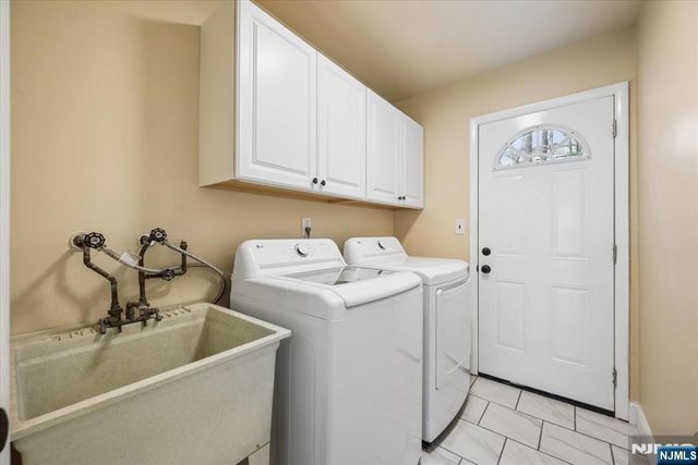 61 N Hillside Avenue, Roxbury Township, NJ 07876