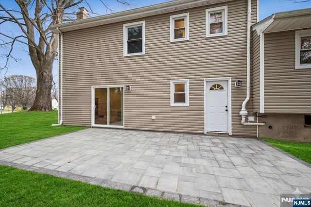 61 N Hillside Avenue, Roxbury Township, NJ 07876