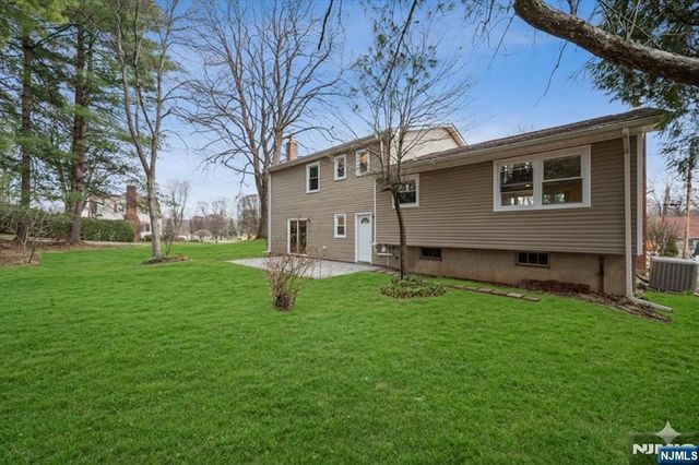 61 N Hillside Avenue, Roxbury Township, NJ 07876