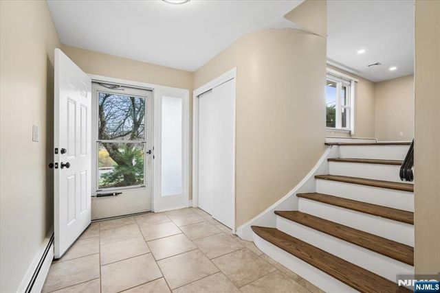 61 N Hillside Avenue, Roxbury Township, NJ 07876