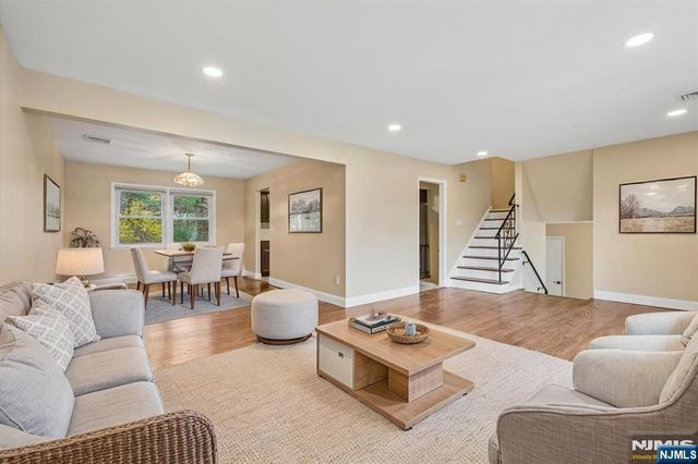 61 N Hillside Avenue, Roxbury Township, NJ 07876