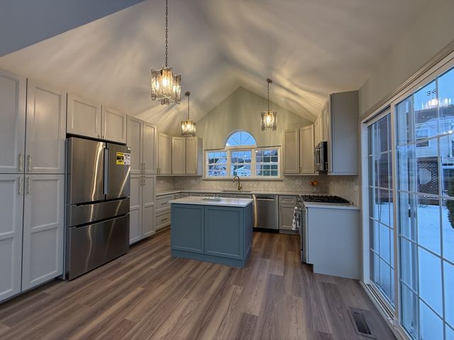 36230 N Old Creek Court, Gurnee, IL 60031