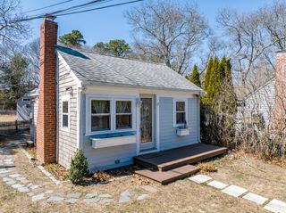 17 Ploughed Neck Road, East Sandwich, MA 02537