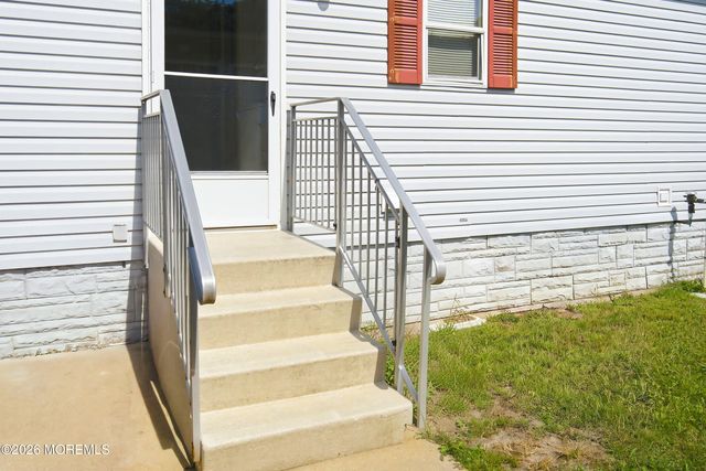 523 Momosa Way, Whiting, NJ 08759
