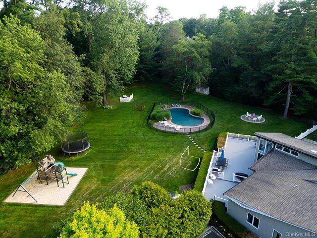 153 Brookville Lane, Glen Head, NY 11545