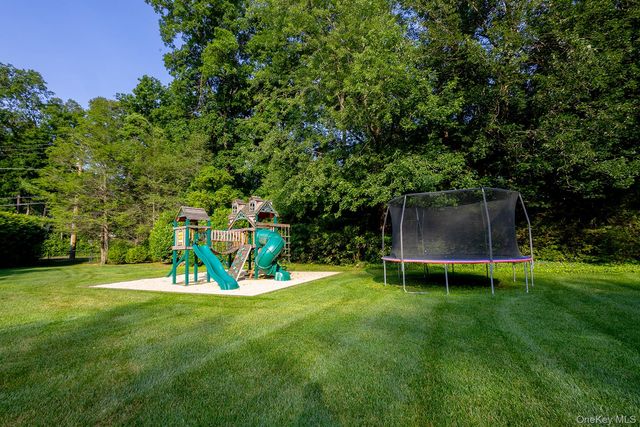 153 Brookville Lane, Glen Head, NY 11545