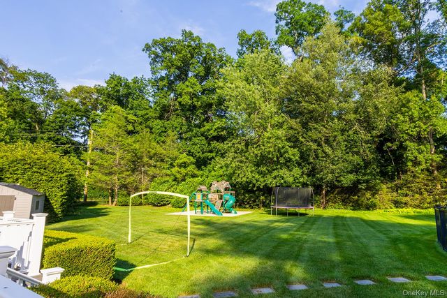 153 Brookville Lane, Glen Head, NY 11545