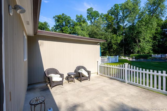 153 Brookville Lane, Glen Head, NY 11545