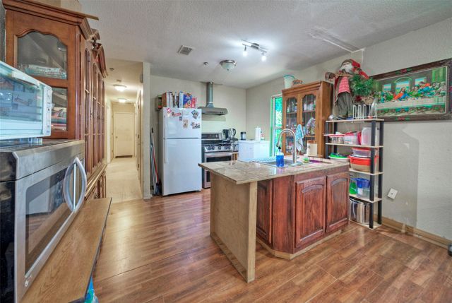 604 Vargas RD, Austin, TX 78741