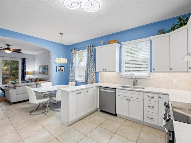 2761 EAGLE GLEN CIRCLE, Kissimmee, FL 34746