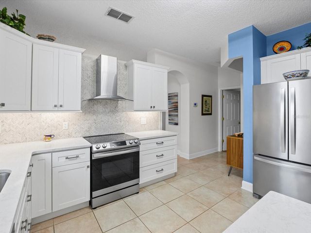 2761 EAGLE GLEN CIRCLE, Kissimmee, FL 34746