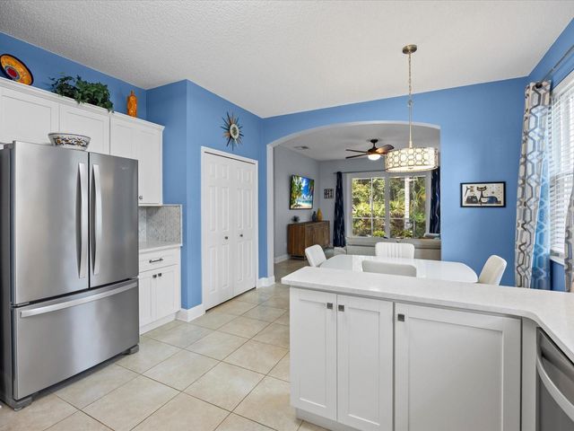 2761 EAGLE GLEN CIRCLE, Kissimmee, FL 34746