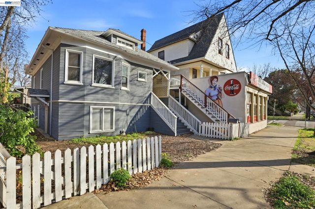 2327 N St, Sacramento, CA 95816