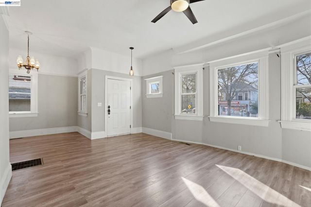 2327 N St, Sacramento, CA 95816