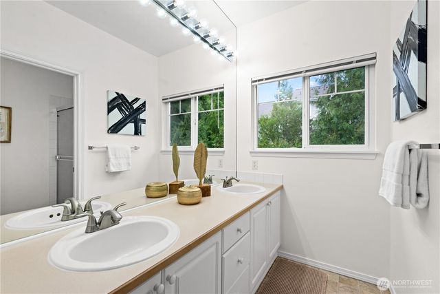 562 S 51st Court, Renton, WA 98055