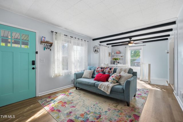 450 South Riverside Drive, Elizabethton, TN 37643