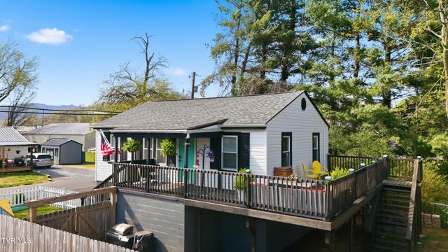 450 South Riverside Drive, Elizabethton, TN 37643